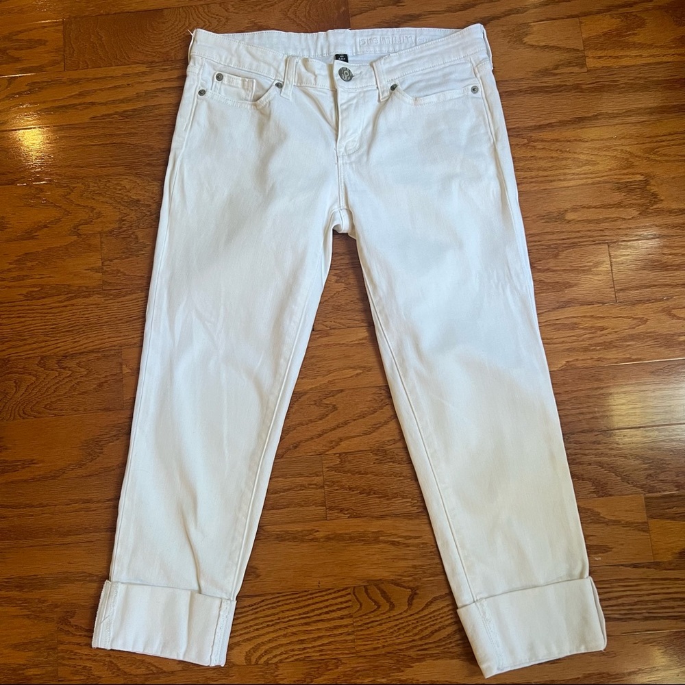 Gap woman’s size 27 or 4 white denim cropped jeans with cuff premium straight.